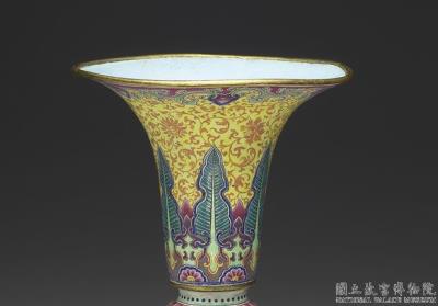 图片[2]-Gu-shaped vase with painted enamel banana leaf decor on copper, Qing dynasty, Qianlong reign (1736-1795)-China Archive